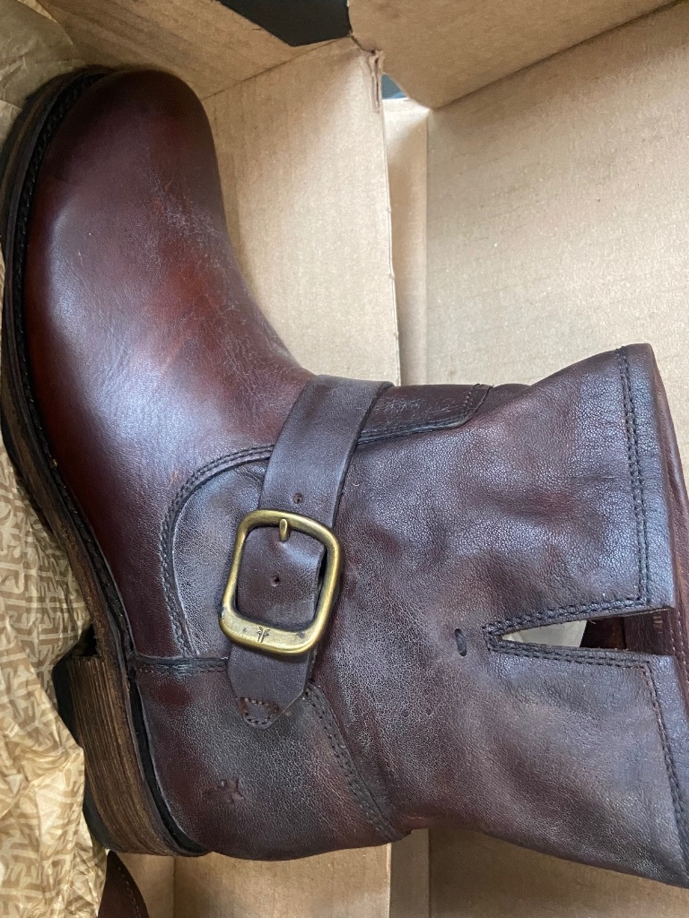 Frye - Picture 2 of 2